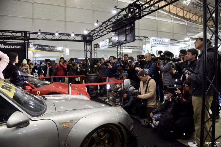 逛车展为香车还是美女？