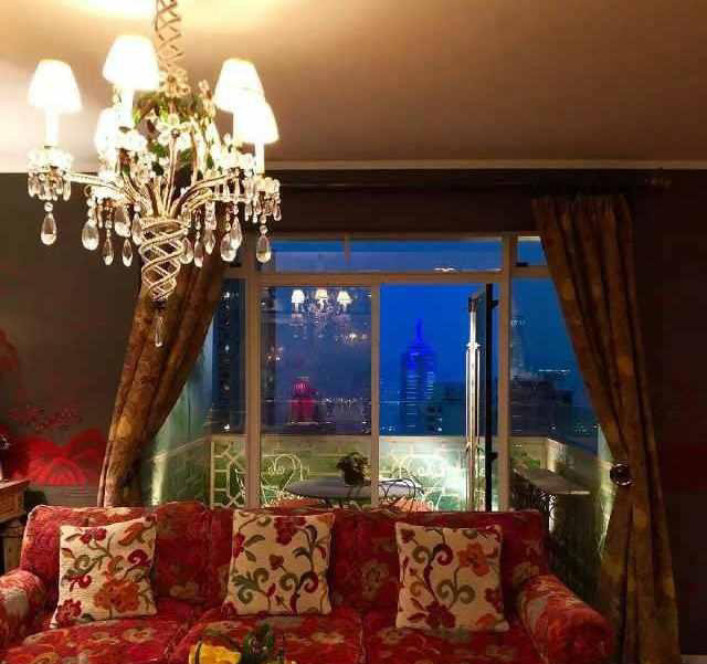 梁朝伟豪宅真阔气,一盏水晶灯就高贵大气,刘嘉玲的审美真不错