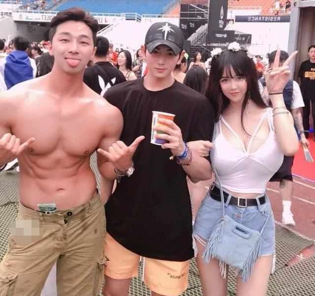 本以为迪丽拉已是奇葩，直到见了“巨兔芭比”，网友：开眼了