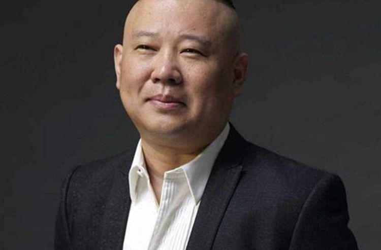 前有郭德纲日本铜像,后有孙越P图铜像,网友:谁