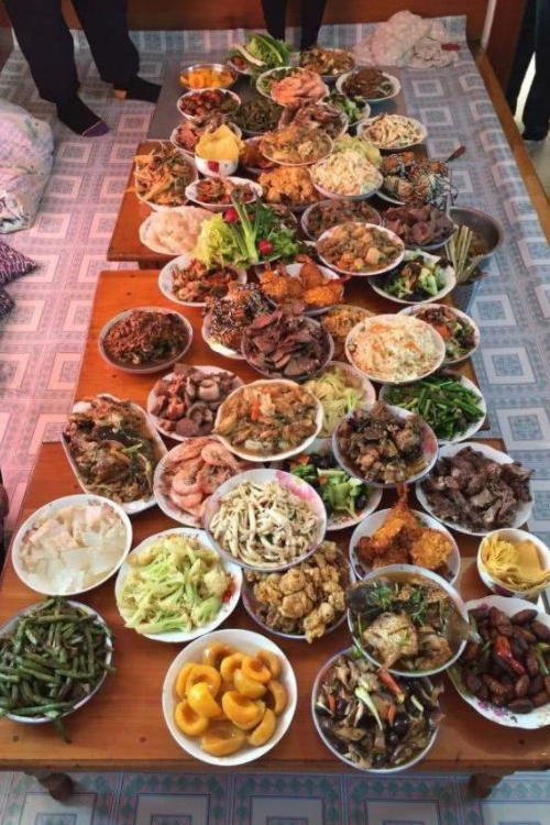 20年前的年夜饭照片年味浓相比现在的年夜饭年味去哪了