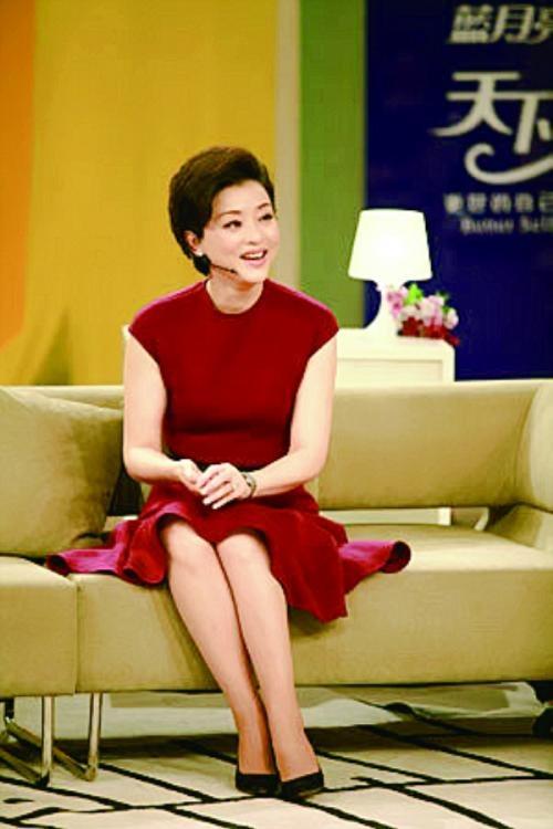 央视著名主持人杨澜,二嫁商业"丑"大佬,一家三口幸福美满!