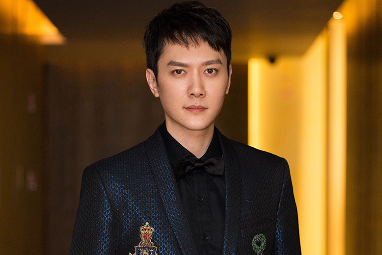 娱讯:唐嫣婚礼现场照|冯绍峰工作室辟谣|白宇地