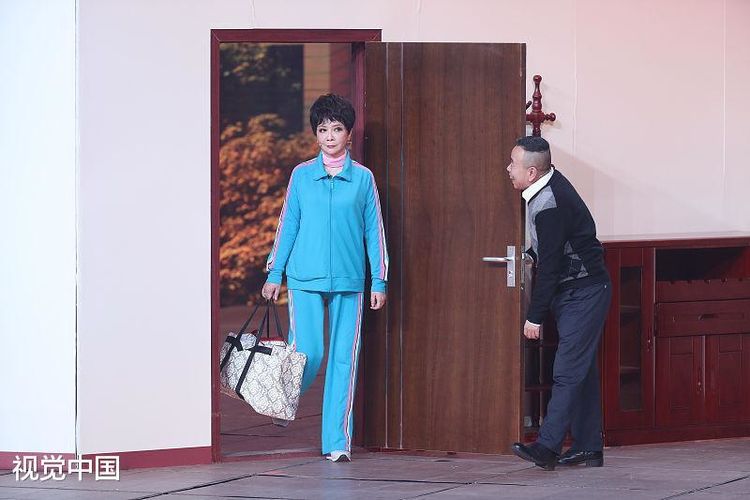 蔡明多大岁数了?59岁的她如今脸部僵硬整容痕