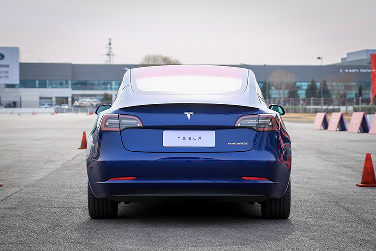 特斯拉Model 3基础版终于发布售价23万人民币,下个月就能交付