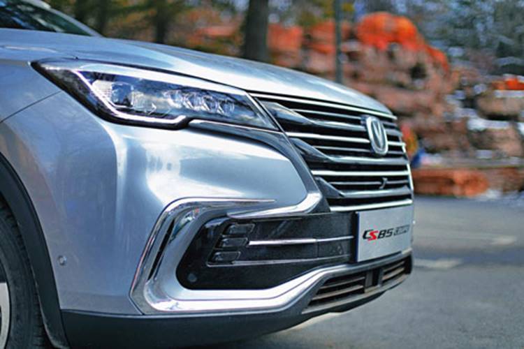 �����˫���ĳ�������8AT���ű�����Ľ���SUV������