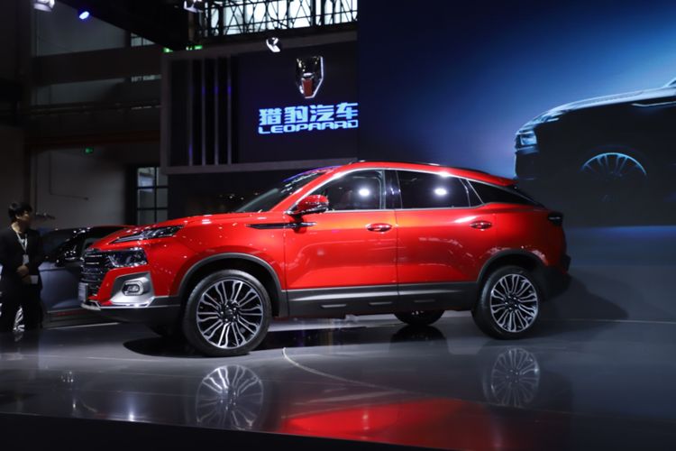 上海车展实拍猎豹Coupe，外观形似科幻概念车，搭宝马发动机