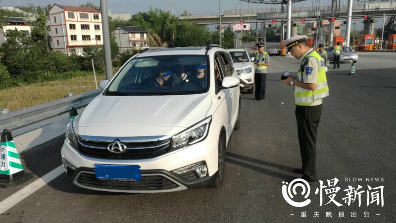 儿子处实习期没空练车 父母怂恿上高速“破胆”