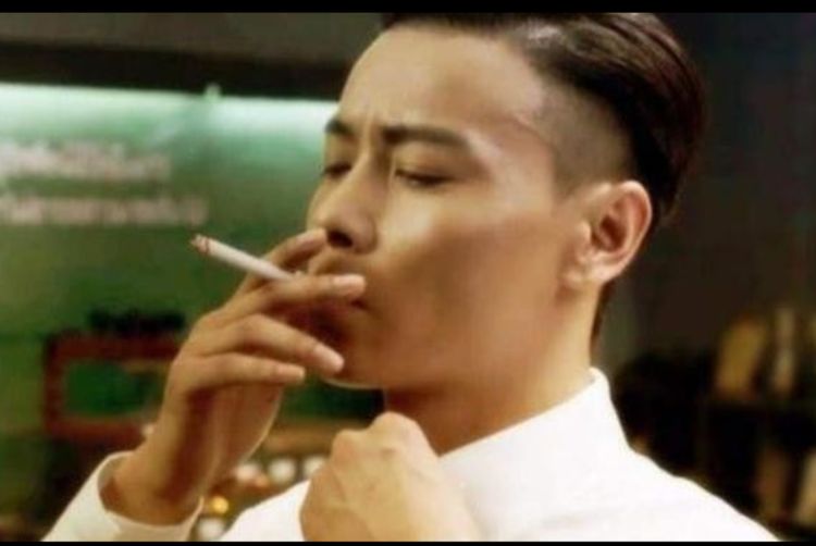甄子丹抽烟霸气,李连杰抽烟最狠,但王宝强却是抽烟界的王者!