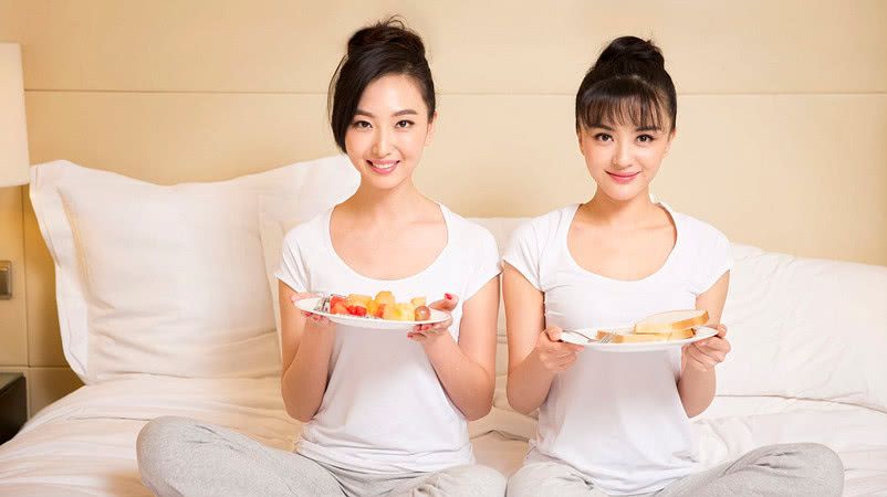 二十年后,家里有两个女儿的家庭,或许要面临这三个难题,别忽视