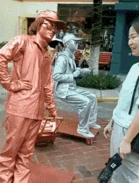 哥们儿, 就长点心吧, 带着女朋友也这么玩, 真是太尴尬了!