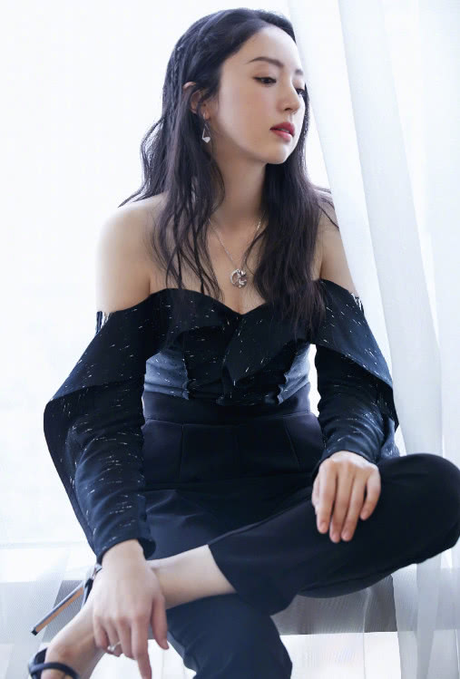 董璇谈女儿小酒窝,性格外向活泼,学做东西还没做完就吃光食材!
