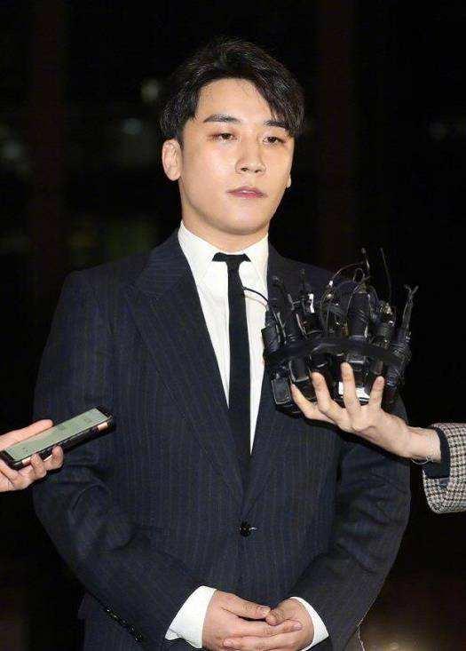 胜利丑闻波及日本明星K老板身份曝光，观月亚里莎丈夫卷入丑闻
