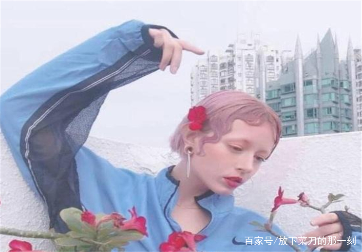 吴卓林太太晒"妖照,造型尽显超模范,婆婆吴绮莉难以接受!
