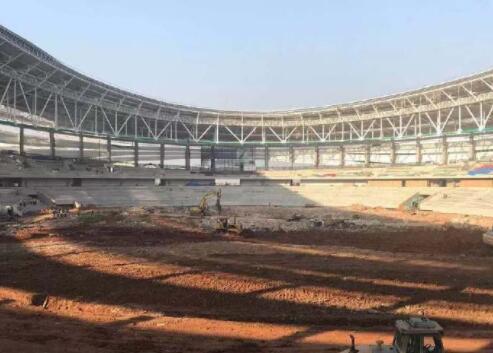 武汉卓尔队新主场年内按时竣工,场内正在安装