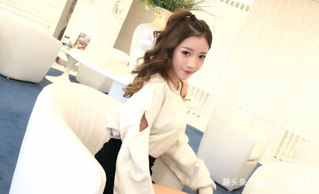 快手小伊伊身高图片