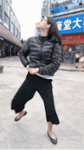 搞笑gif: 最怕空气忽然的尴尬, 看见美女懵逼的表情我