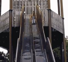 搞笑gif:妹子,你买的破洞裤是不是太烂了