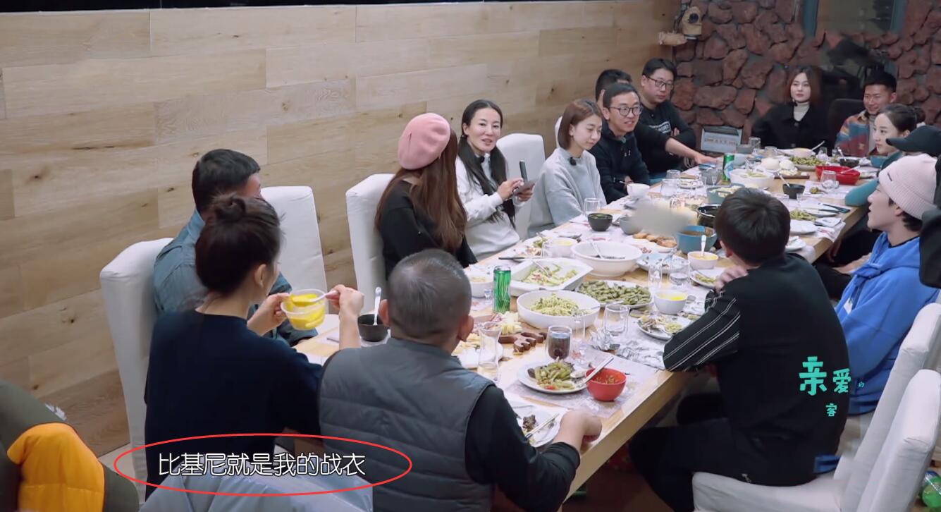 马思超掰手腕输给50岁阿姨，谁注意他的手放哪儿？难怪只有武艺赢