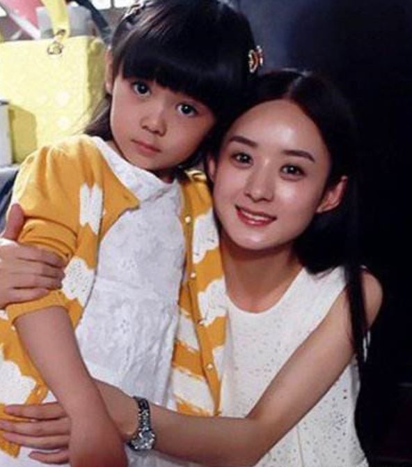 演了赵丽颖的女儿,又演陈晓的儿子,其实最开始认识她的是冯绍峰