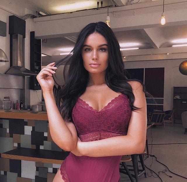 伤病阻止不了恩比德,轻松两双捍卫主场,女友:壮