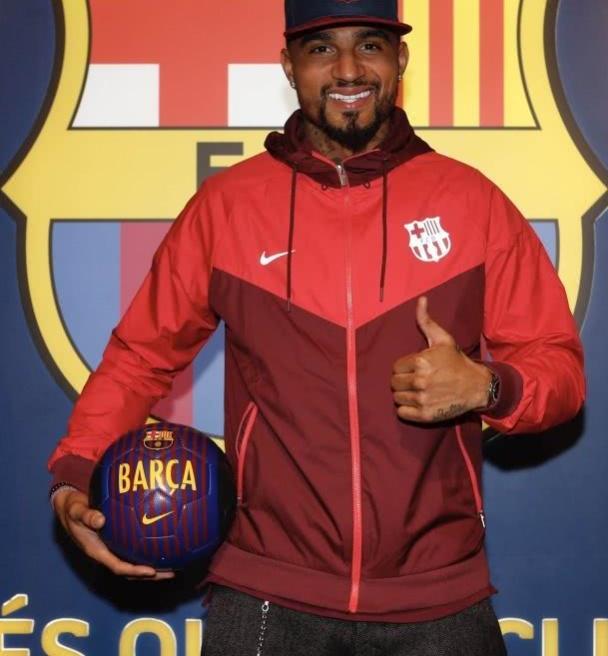 巴萨官方宣布大博阿滕租借加盟博阿滕成为巴萨