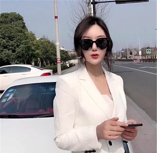 60万保时捷现金华,本不会注意,但没想到女车主