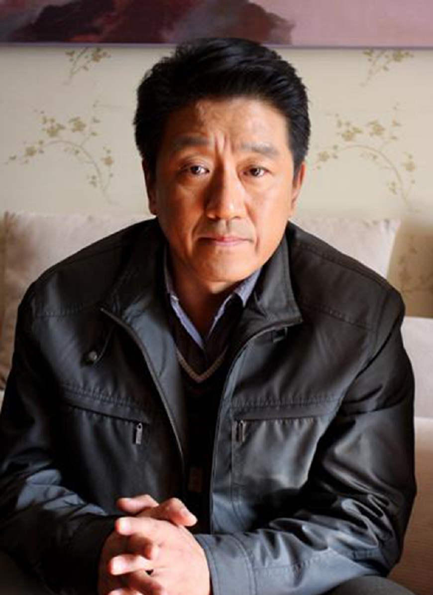 出道多年却被胡歌带红，和妻子恩爱32年，至今零绯闻！