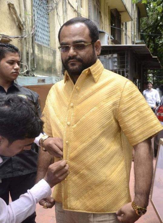 印度土豪来中国炫富,到市中心后看到这场景想