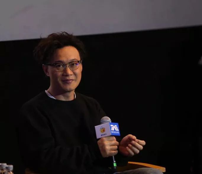 陈奕迅夺得2019红馆跨年档期！简单穿搭更能体现Eason个人魅力！