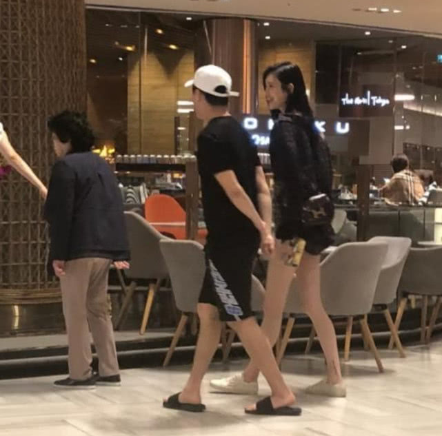 何猷君首次承认女友,还证实四太想抱孙子,2图看出奚梦瑶没怀孕
