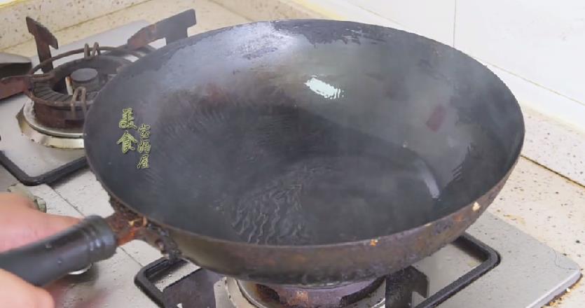 红烧鱼这样做，不粘锅也不破皮，只要记住这个窍门，方法简单实用