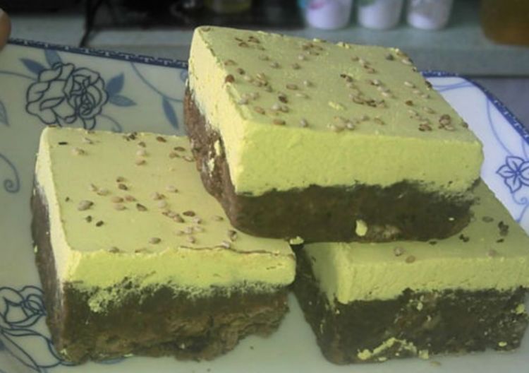 云南人善于将花卉入菜，将松花制成糕点，口感软甜云南人都吃过