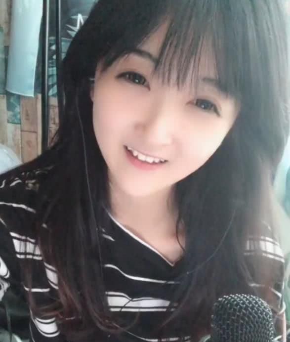 抖音傻白甜走红小姐姐笑的一瞬间孩儿的名字我都想好了