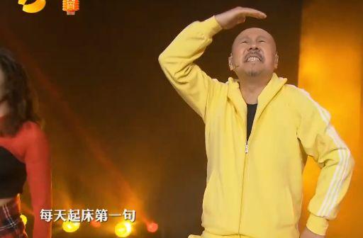 腾格尔元宵晚会假唱,表演《卡路里》表情吃力