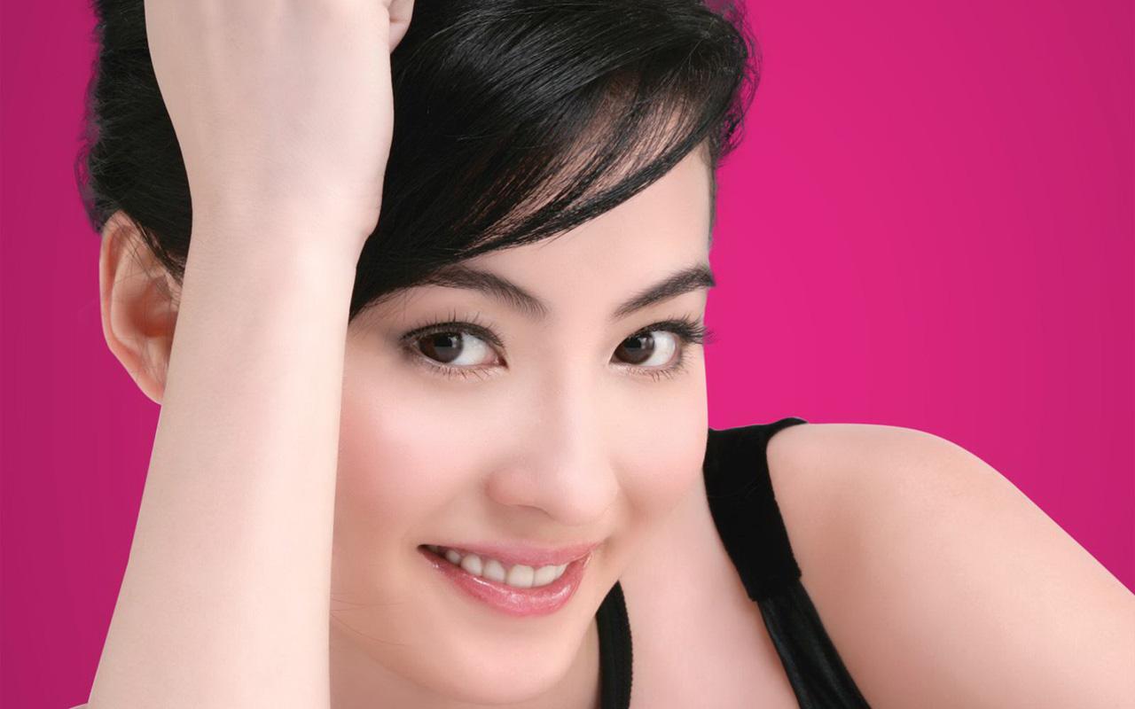 张柏芝三胎出生,绯闻男友现身回应,真的是65岁