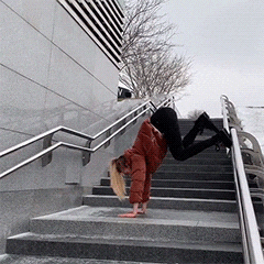 爆笑gif:一字马见多了,妹子这招你肯定没见过