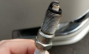 女司机太狠了，8万公里没做过保养！