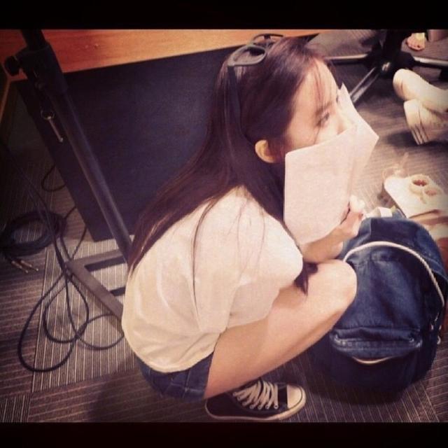 女生会在喜欢的男生面前做什么小动作,果然喜欢是藏不