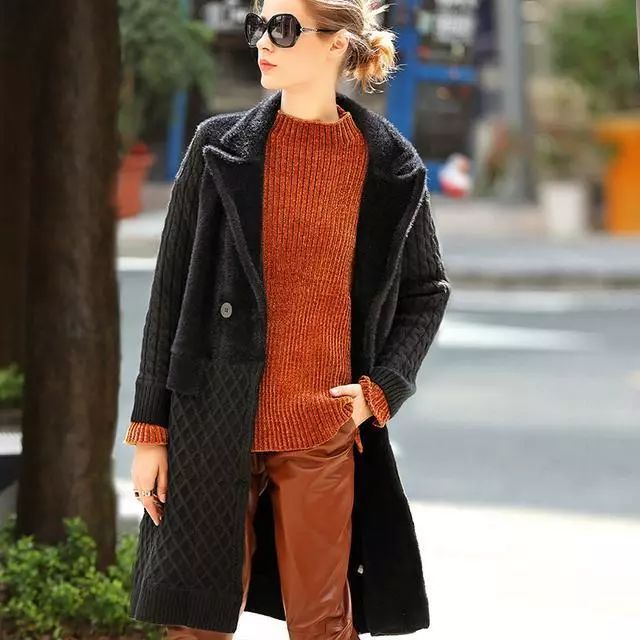 别傻傻买棉服了！今流行羊驼绒外套，搭配一件毛衣谁穿谁时髦