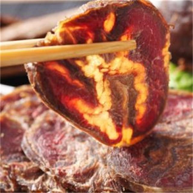 酱牛肉切时候怎样做才不碎,今天就教大家一招,保证切完完整!