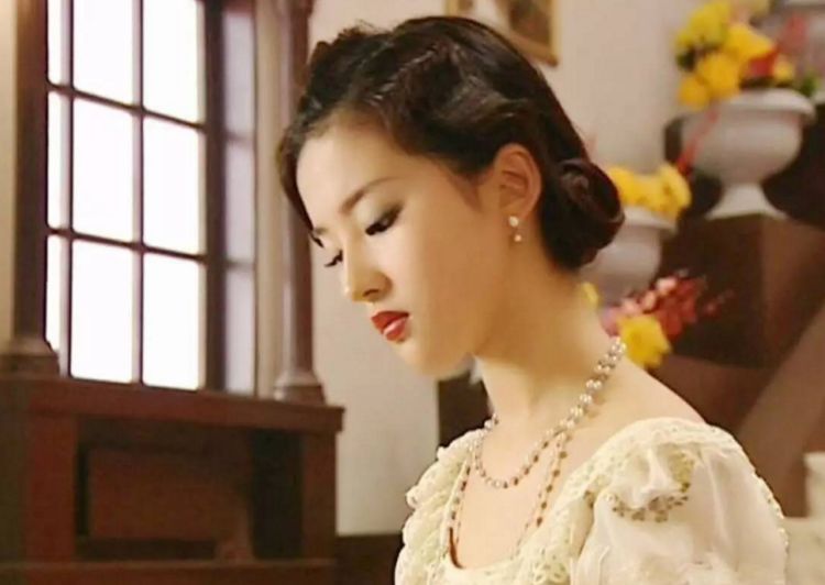 董洁去参加《金粉世家》导演追悼会,因一个细节又被骂!图片