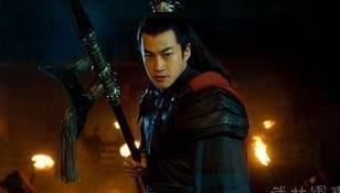 三国唯一单挑打败吕布的人,他不是孙坚,而且在