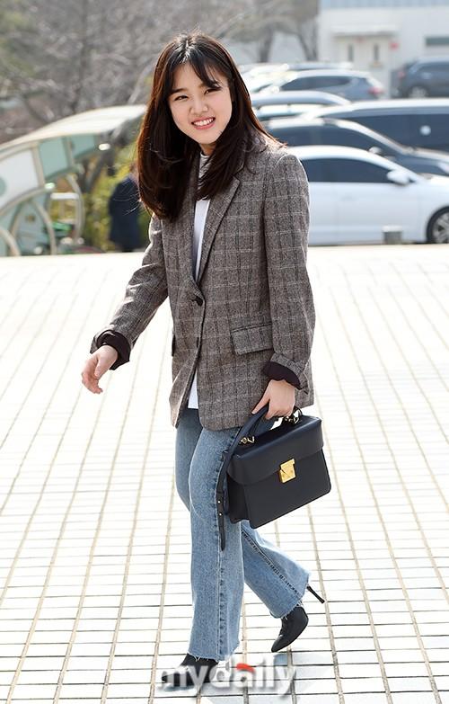 [MD PHOTO] 韩国女艺人金香奇参加大学新生入学典礼