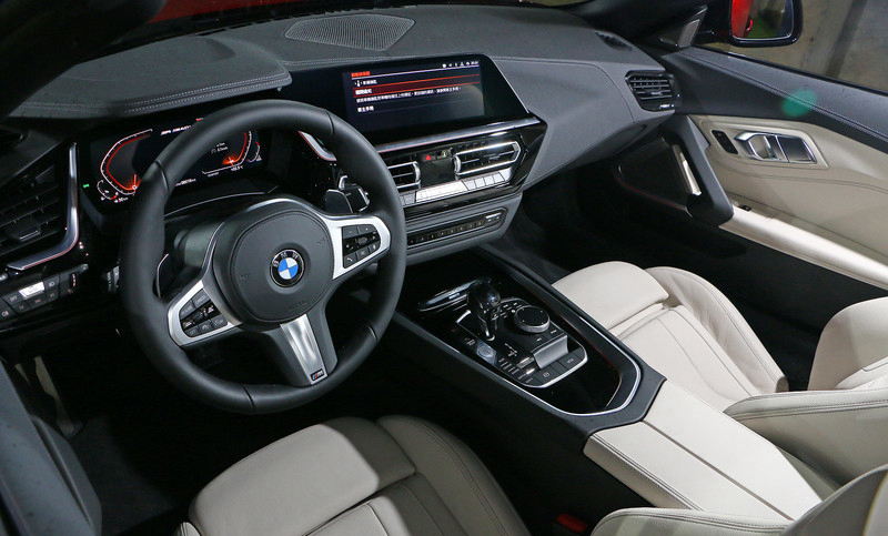 全新一代宝马Z4 M40i车型正式部署市场，在配置上表现还算不错