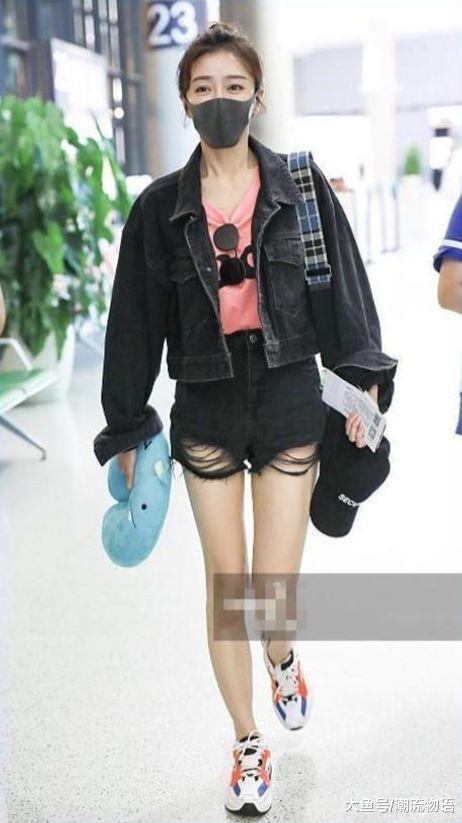 看了李菲儿的短裤, 再看看秦岚, 网友: 黄晓明真会挑女友