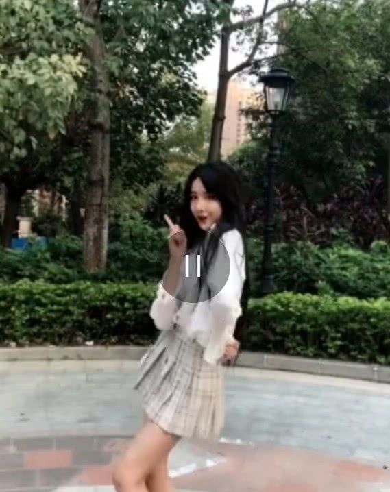 女装大佬艾比更新微博,竟大玩“变脸”?看来男人也难逃网红定律