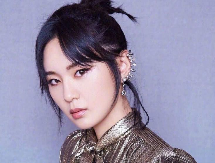 周笔畅近照曝光女人味十足，像第二个杨幂，网友：不愧是好闺蜜！
