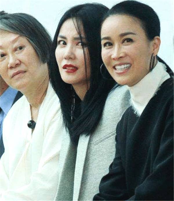 那英14岁儿子近照，11岁女儿长腿太吸睛！