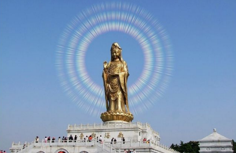 观世音菩萨出家日明天将至普陀山现佛光游客全程祈福观看